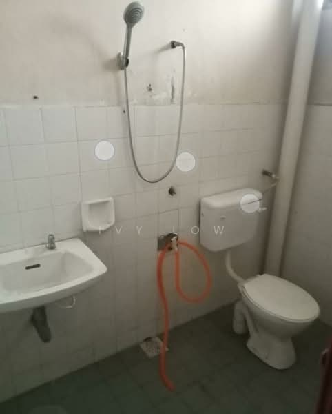 Rumah Teres 2 Tingkat untuk Dijual di Taman Bukit Kempas (Tampoi) - Ivy Low - Bathroom - PropertyGuru.com.my