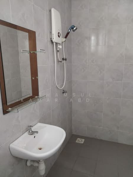 Apartment for Rent at Blok A & B, Pangsapuri Putra Impian - Shamsul Kamar Abd Shukor - Bathroom - PropertyGuru.com.my