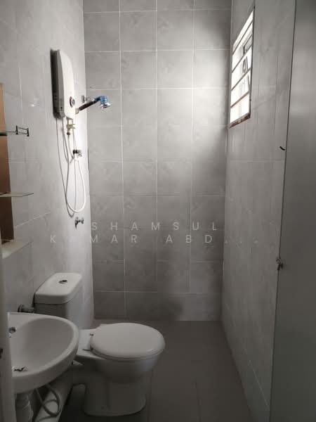Apartment for Rent at Blok A & B, Pangsapuri Putra Impian - Shamsul Kamar Abd Shukor - Bathroom - PropertyGuru.com.my