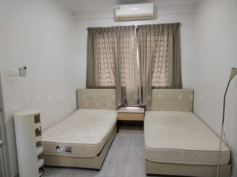 Apartment for Rent at Blok A & B, Pangsapuri Putra Impian - Shamsul Kamar Abd Shukor - Bedroom - PropertyGuru.com.my