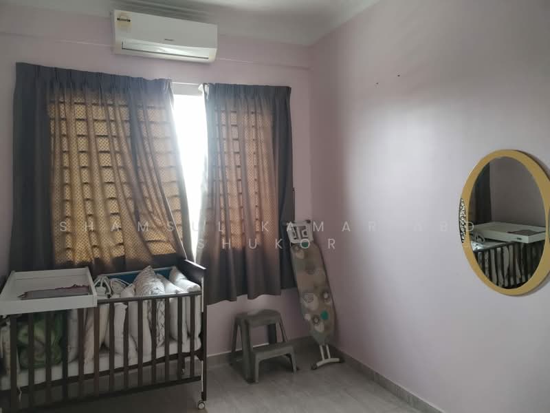 Apartment for Rent at Blok A & B, Pangsapuri Putra Impian - Shamsul Kamar Abd Shukor - Bedroom - PropertyGuru.com.my