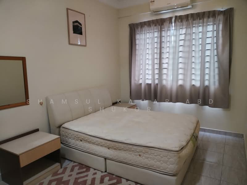 Apartment for Rent at Blok A & B, Pangsapuri Putra Impian - Shamsul Kamar Abd Shukor - Bedroom - PropertyGuru.com.my
