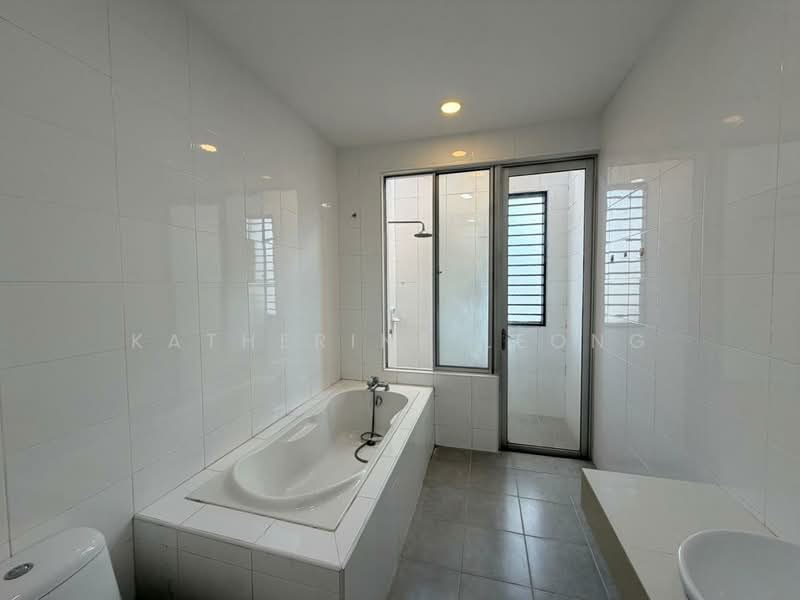 Cluster House for Rent in Rawang (Selangor) - Katherine Leong - Bathroom - PropertyGuru.com.my