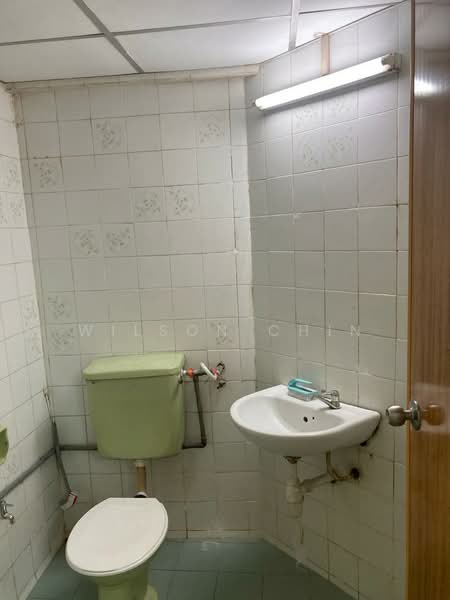 Kondominium untuk Dijual di Palm Court Condominium - Wilson Chin - Bathroom - PropertyGuru.com.my