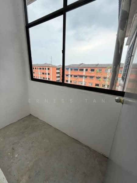 Rumah Flat untuk Dijual di Taman Pulai Utama - Erness Tan - View - PropertyGuru.com.my