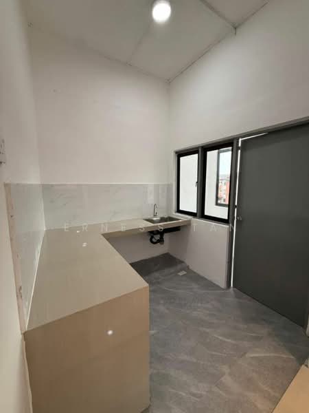 Rumah Flat untuk Dijual di Taman Pulai Utama - Erness Tan - Kitchen - PropertyGuru.com.my