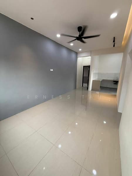 Rumah Flat untuk Dijual di Taman Pulai Utama - Erness Tan - Living Room - PropertyGuru.com.my