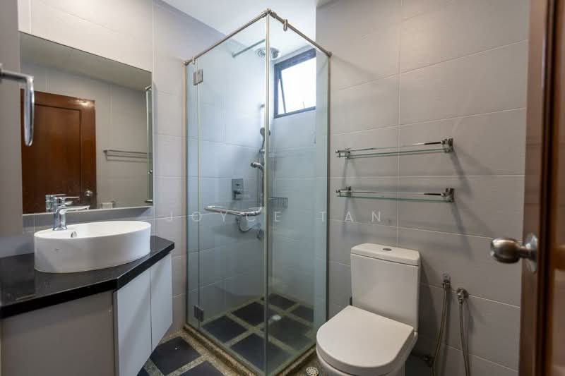 Kondominium untuk Dijual di Marina Tower (Ratu Mutiara) - Joyce Tan - Bathroom - PropertyGuru.com.my