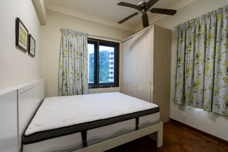 Kondominium untuk Dijual di Marina Tower (Ratu Mutiara) - Joyce Tan - Bedroom - PropertyGuru.com.my