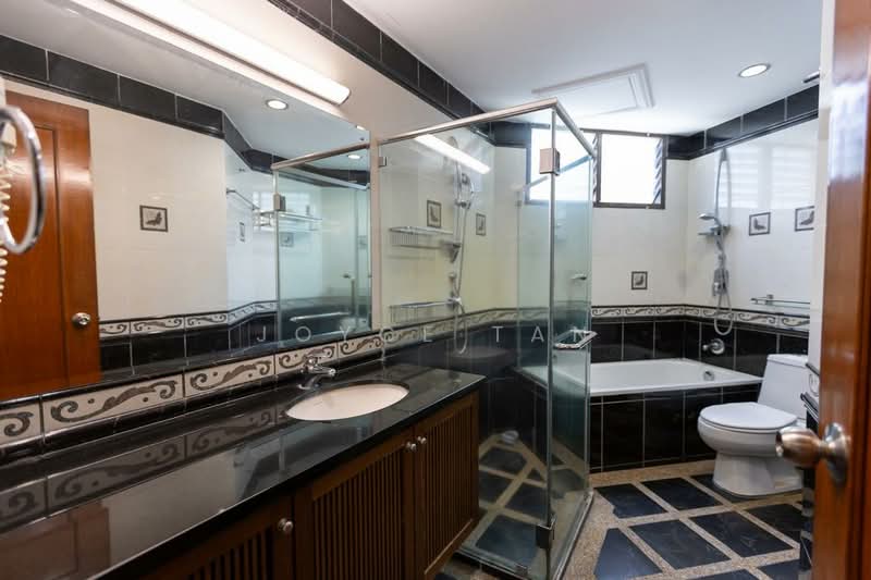 Kondominium untuk Dijual di Marina Tower (Ratu Mutiara) - Joyce Tan - Bathroom - PropertyGuru.com.my