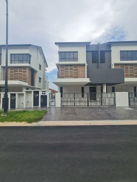 Semi-Detached House for Sale in Seri Kembangan (Selangor) - Shu Wai - Exterior - PropertyGuru.com.my