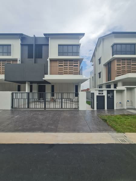 Semi-Detached House for Sale in Seri Kembangan (Selangor) - Shu Wai - Exterior - PropertyGuru.com.my
