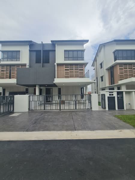 Semi-Detached House for Sale in Seri Kembangan (Selangor) - Shu Wai - Exterior - PropertyGuru.com.my