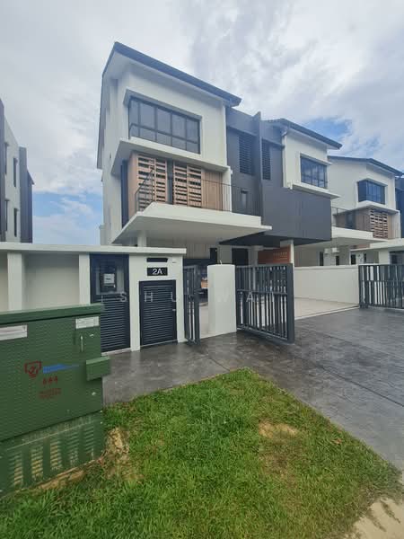 Semi-Detached House for Sale in Seri Kembangan (Selangor) - Shu Wai - PropertyGuru.com.my