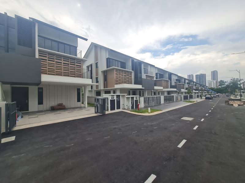 Semi-Detached House for Sale in Seri Kembangan (Selangor) - Shu Wai - PropertyGuru.com.my
