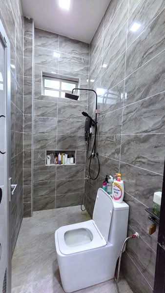 Rumah Teres 1 Tingkat untuk Dijual di Taman Rinting (Masai) - Karl Lim - Bathroom - PropertyGuru.com.my