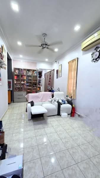 Rumah Teres 1 Tingkat untuk Dijual di Taman Rinting (Masai) - Karl Lim - Living Room - PropertyGuru.com.my