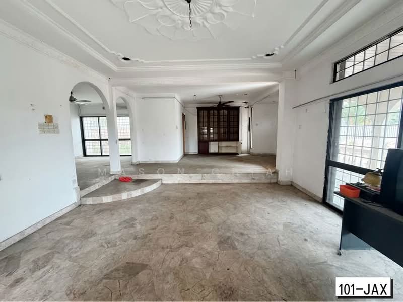 Bungalow for Sale in Taman Eng Ann (Klang) - Mason Chiah - Living Room - PropertyGuru.com.my