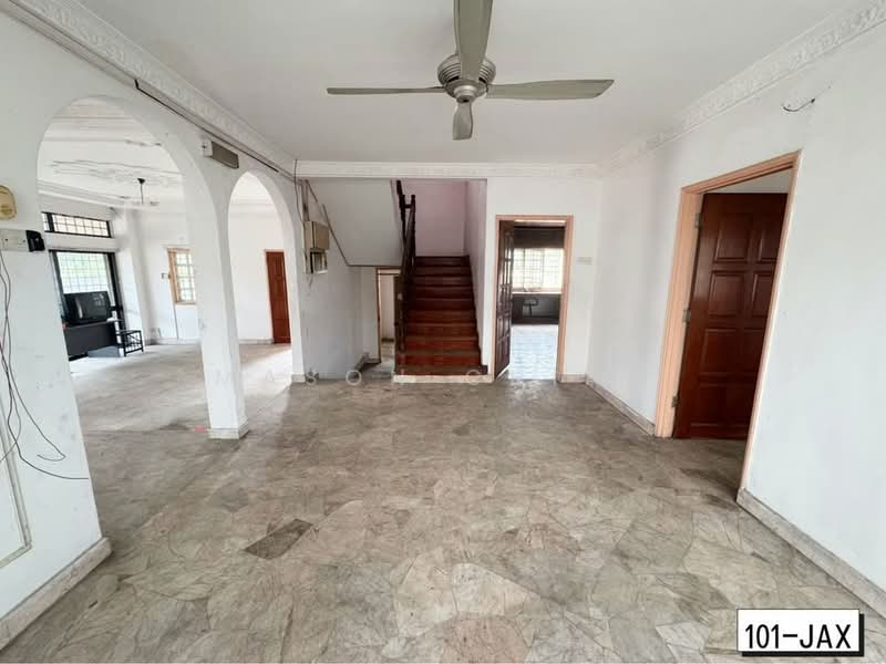 Bungalow for Sale in Taman Eng Ann (Klang) - Mason Chiah - Living Room - PropertyGuru.com.my