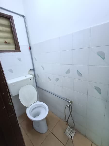 Pangsapuri untuk Disewa di Sri Anggerik 2 - Irene Looi - Bathroom - PropertyGuru.com.my