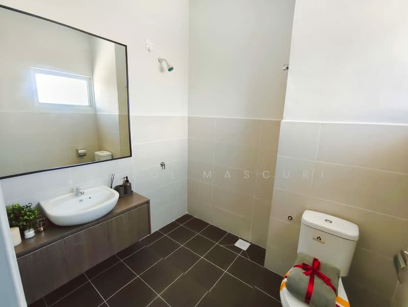 Rumah Teres 2 Tingkat untuk Dijual di Jeram (Selangor) - Kamsol Mascuri - Bathroom - PropertyGuru.com.my