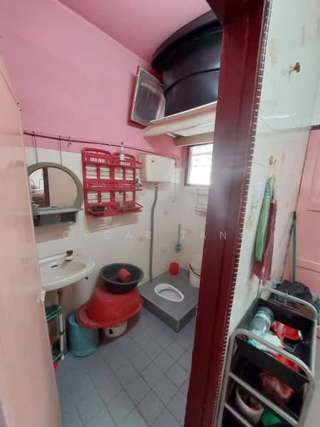 Rumah Teres 2 Tingkat untuk Disewa di Taman Saga 2 (Klang) - Oscar Tang - Bathroom - PropertyGuru.com.my