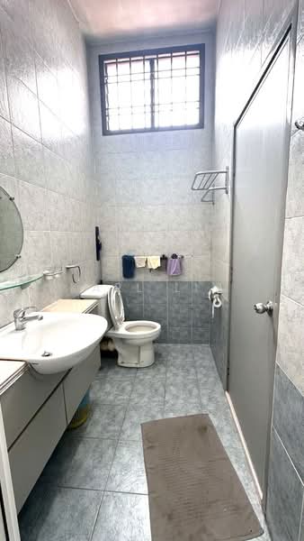 2-storey Terraced House for Sale in Taman Pelangi Indah (Ulu Tiram) - Karl Lim - Bathroom - PropertyGuru.com.my