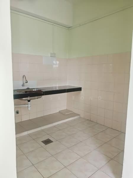 Rumah Flat untuk Dijual di Taman Serdang Perdana - Elisa Fong - Kitchen - PropertyGuru.com.my