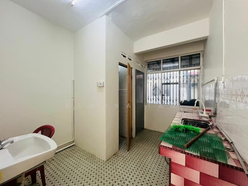 Rumah Flat untuk Dijual di Rumah Pangsa Aunler - Ramona Tan - Kitchen - PropertyGuru.com.my