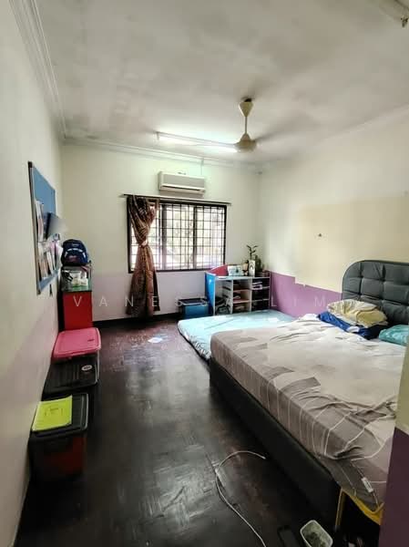 2-storey Terraced House for Sale in Taman Mount Austin (Tebrau) - Vanessa Lim - Bedroom - PropertyGuru.com.my