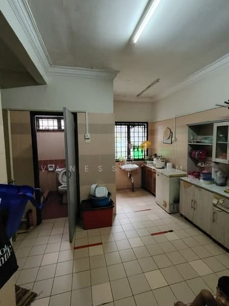 2-storey Terraced House for Sale in Taman Mount Austin (Tebrau) - Vanessa Lim - Kitchen - PropertyGuru.com.my