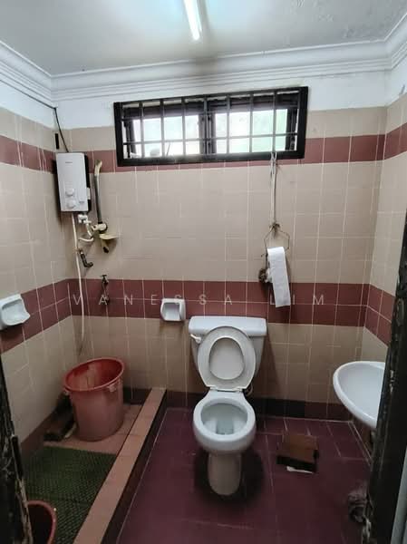 2-storey Terraced House for Sale in Taman Mount Austin (Tebrau) - Vanessa Lim - Bathroom - PropertyGuru.com.my
