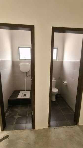 Kilang untuk Disewa di Indahpura Industrial Park (Kulai) - UV Teh - Bathroom - PropertyGuru.com.my