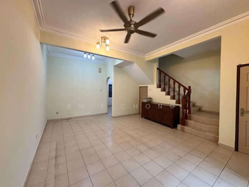 2-storey Terraced House for Sale in Taman Ipoh Permai (Ipoh) - Amie Chong - Living Room - PropertyGuru.com.my