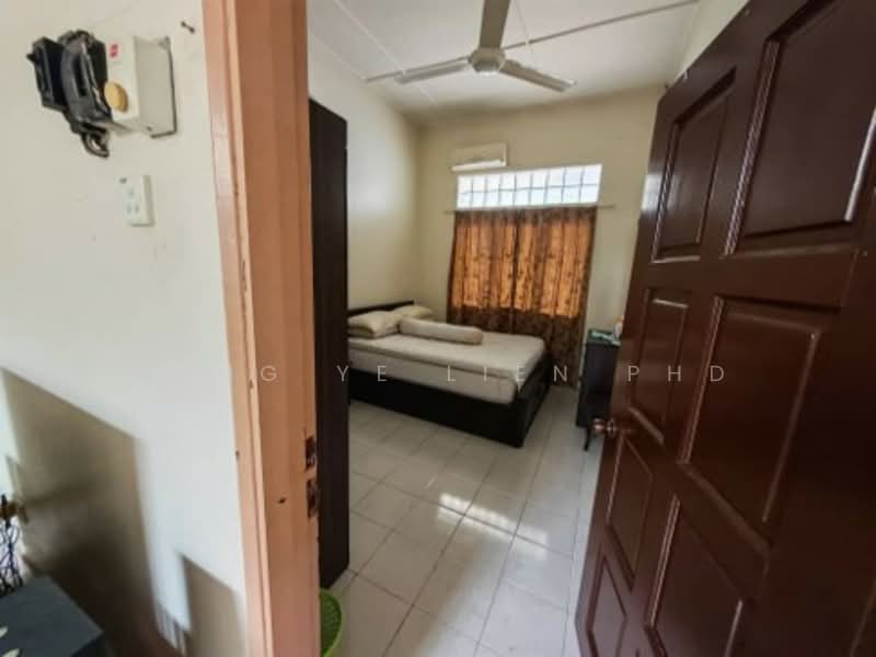 1-storey Terraced House for Sale in Klang (Selangor) - Wong Ye Lien PhD - Bedroom - PropertyGuru.com.my