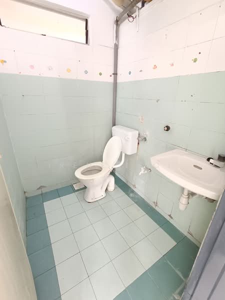 Apartment for Rent at Taman Puncak Kinrara - Irene Looi - Bathroom - PropertyGuru.com.my