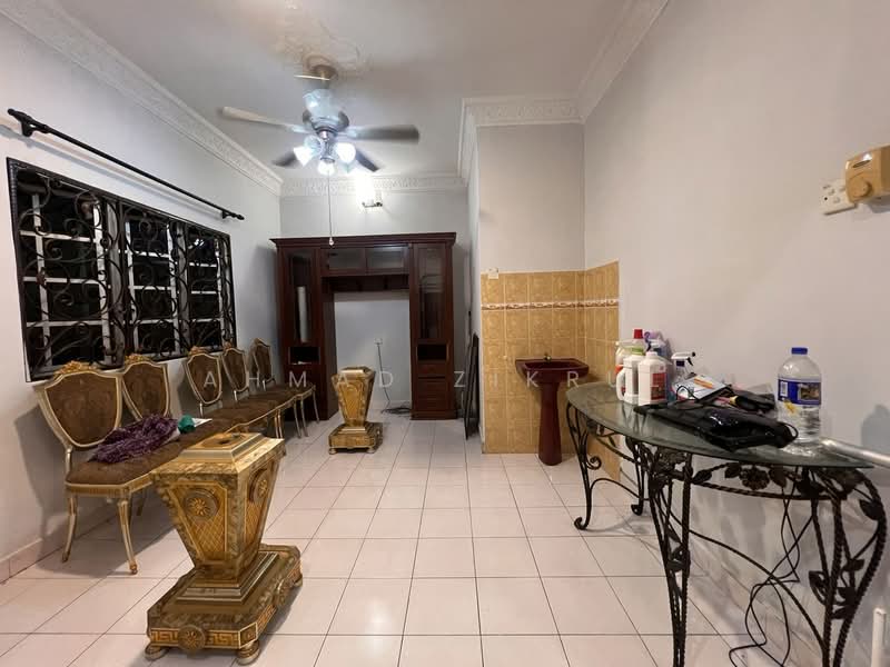 Semi-Detached House for Sale in Gombak (Selangor) - Ahmad Zikrul - Living Room - PropertyGuru.com.my