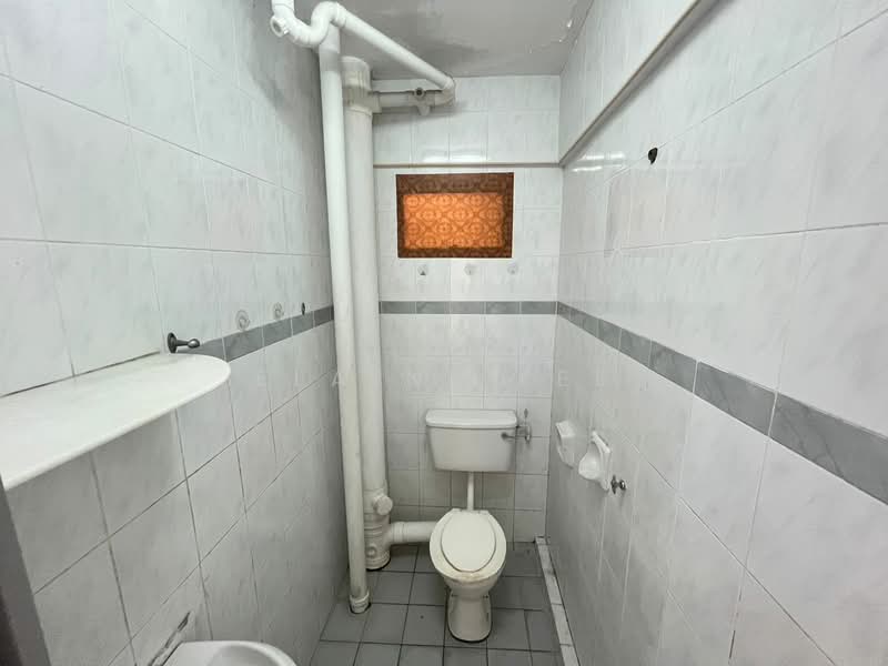 Apartment for Rent at Eastern Court - Elaine Lee - Bathroom - PropertyGuru.com.my