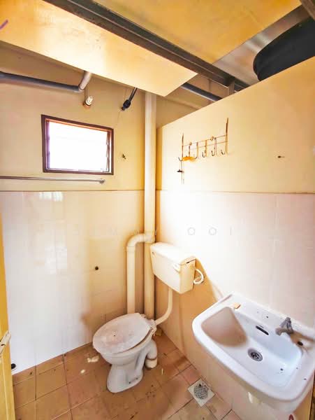 Flat for Sale at Stulang Laut - Jimmy Ooi - Bathroom - PropertyGuru.com.my