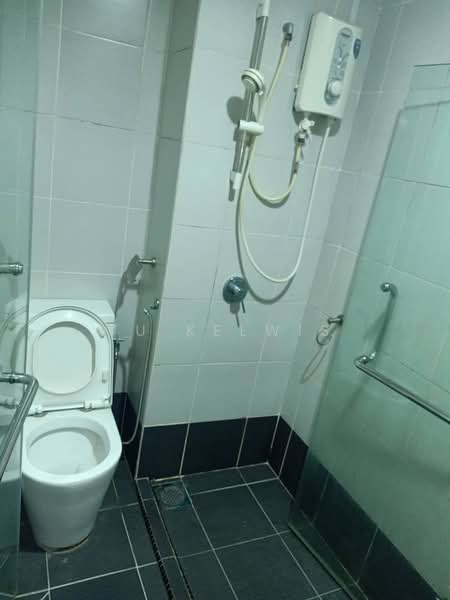 Servis Apartment untuk Disewa di Centrestage Designer Suite - Yu Kelwis - Bathroom - PropertyGuru.com.my