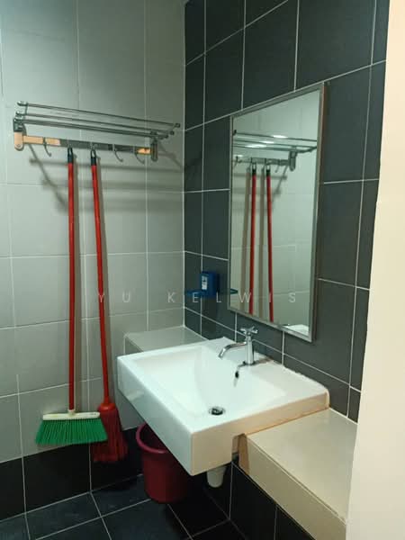 Servis Apartment untuk Disewa di Centrestage Designer Suite - Yu Kelwis - Bathroom - PropertyGuru.com.my