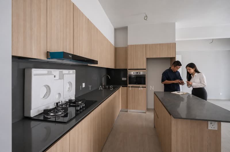 Condominium for Sale at Utamara Boutique Residences - Vitas Tan - Kitchen - PropertyGuru.com.my