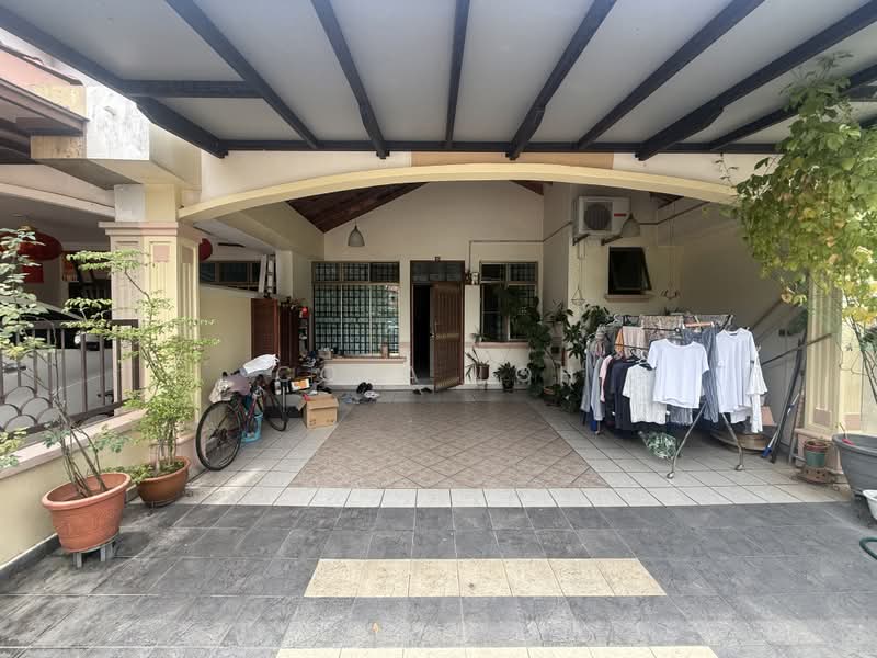 1.5-storey Terraced House for Sale in Taman Molek (Johor Bahru) - Cora Loh - PropertyGuru.com.my