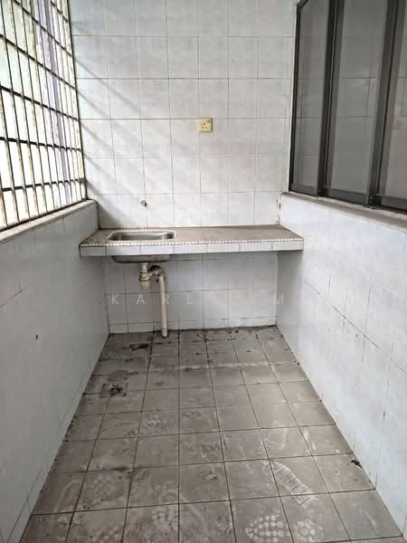 Semi-Detached House for Sale in Taman Perling (Perling) - Karl Lim - Kitchen - PropertyGuru.com.my
