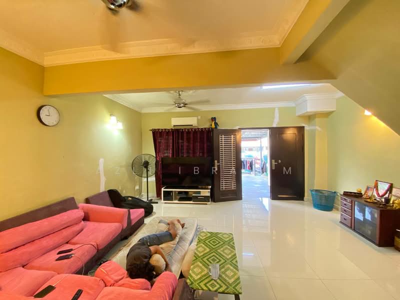 2-storey Terraced House for Sale in Taman Lestari Putra (Seri Kembangan) - Azli Ibrahim - Living Room - PropertyGuru.com.my