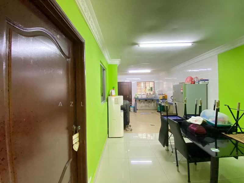 2-storey Terraced House for Sale in Taman Lestari Putra (Seri Kembangan) - Azli Ibrahim - Kitchen - PropertyGuru.com.my