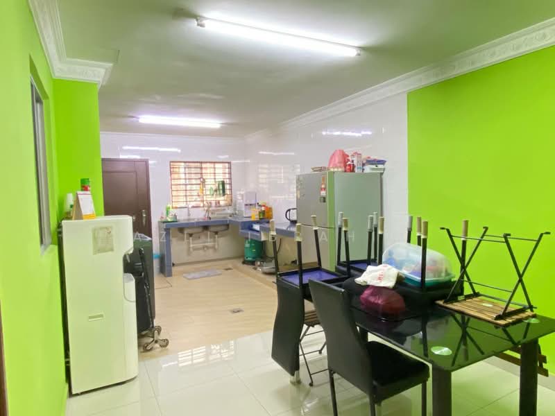 2-storey Terraced House for Sale in Taman Lestari Putra (Seri Kembangan) - Azli Ibrahim - Kitchen - PropertyGuru.com.my