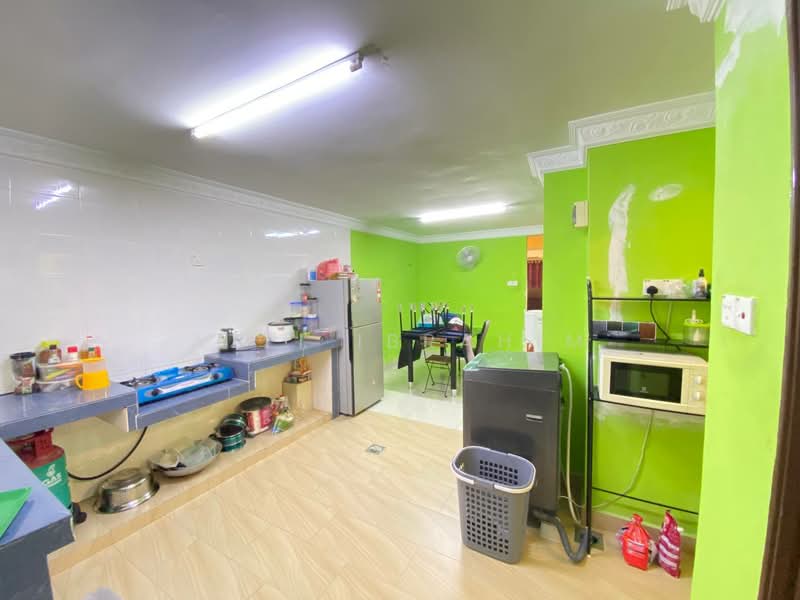 2-storey Terraced House for Sale in Taman Lestari Putra (Seri Kembangan) - Azli Ibrahim - Kitchen - PropertyGuru.com.my