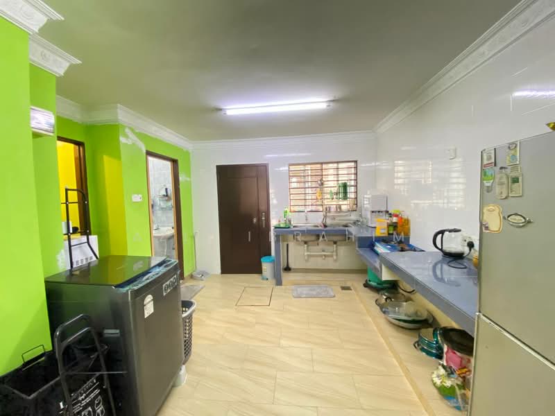 2-storey Terraced House for Sale in Taman Lestari Putra (Seri Kembangan) - Azli Ibrahim - Kitchen - PropertyGuru.com.my