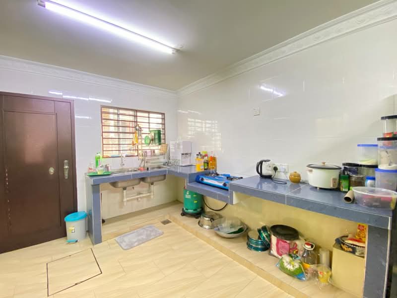 2-storey Terraced House for Sale in Taman Lestari Putra (Seri Kembangan) - Azli Ibrahim - Kitchen - PropertyGuru.com.my